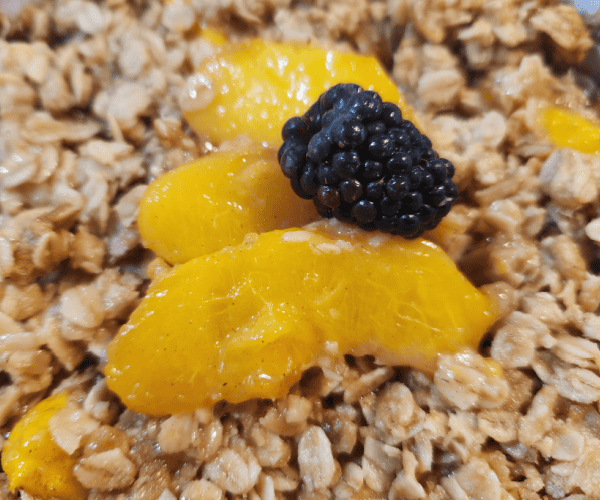 peach crisp with oats and blackberries