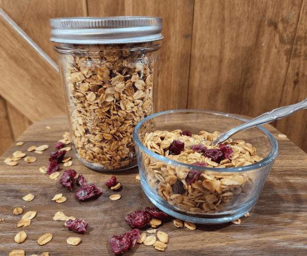 Homemade granola with oats and honey recipe