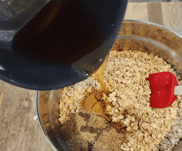 Homemade granola with oats and honey recipe