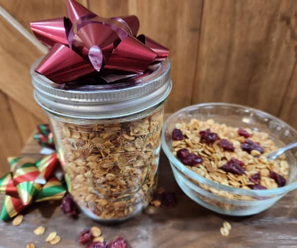 Homemade granola with oats and honey recipe